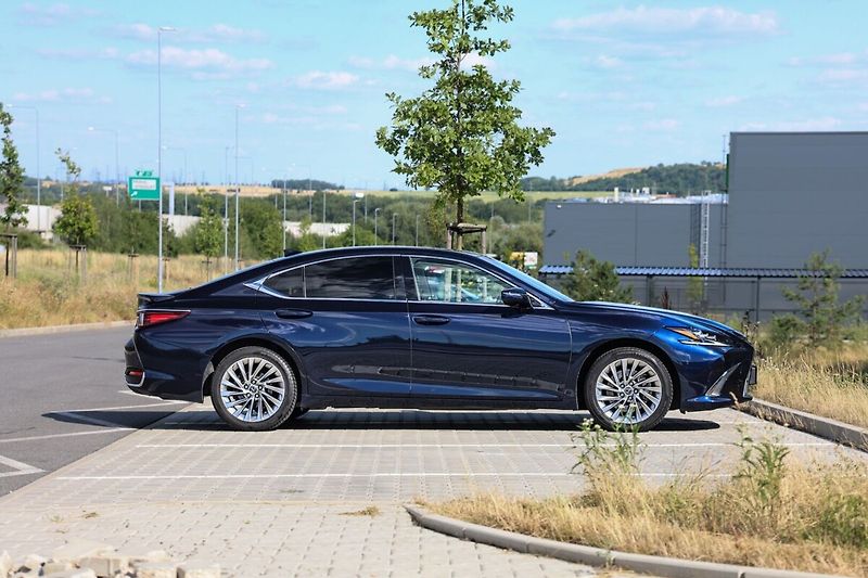 Lexus ES 300h 300H 2,5 HEV LUXURY - fotka 5 z 40