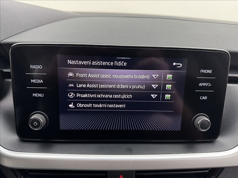 Škoda Kamiq 1,5 TSi 110kW VÝHŘEV TAŽNÉ ČR - fotka 20 z 35