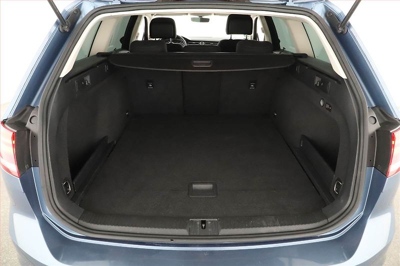 Volkswagen Passat (2015) 2.0 TDI, Navi, Tempomat - fotka 19 z 20