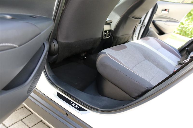 Toyota Corolla 2,0 Hybrid,1.Maj. ČR, DPH - fotka 39 z 52