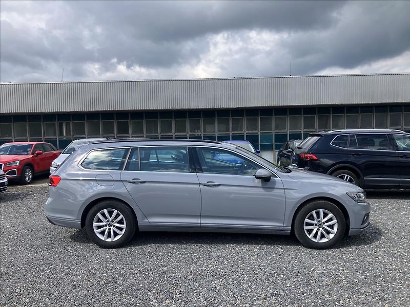 Volkswagen Passat 2,0 PANORAMA,KEYLESS,EL.KUFR - fotka 7 z 29