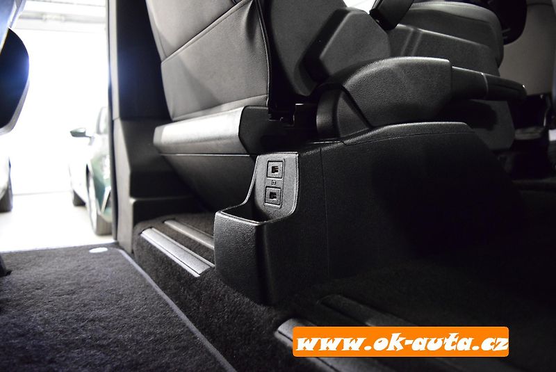 Ford Tourneo Custom 2.0 TDCI TITANIUM X 132 kW 8M. - fotka 31 z 70