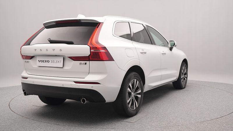 Volvo XC60 B4 AWD MOMENTUM PRO AUT CZ - fotka 14 z 37