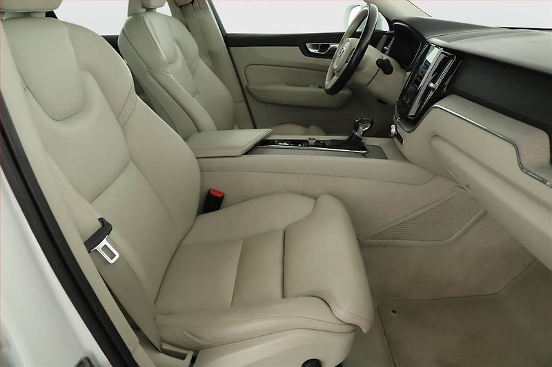 Volvo XC60 (2018) D4 AWD - fotka 7 z 27