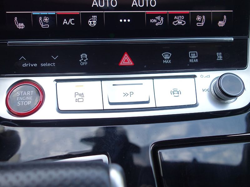Audi SQ7 (2022) 4.0*TFSI*373KW*TOP-VÝB*ZÁRUKA! - fotka 25 z 50
