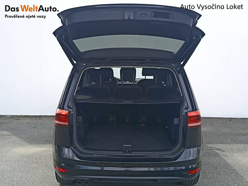 Volkswagen Touran (2023) 2.0 TDI DSG Highline Webasto - fotka 32 z 35