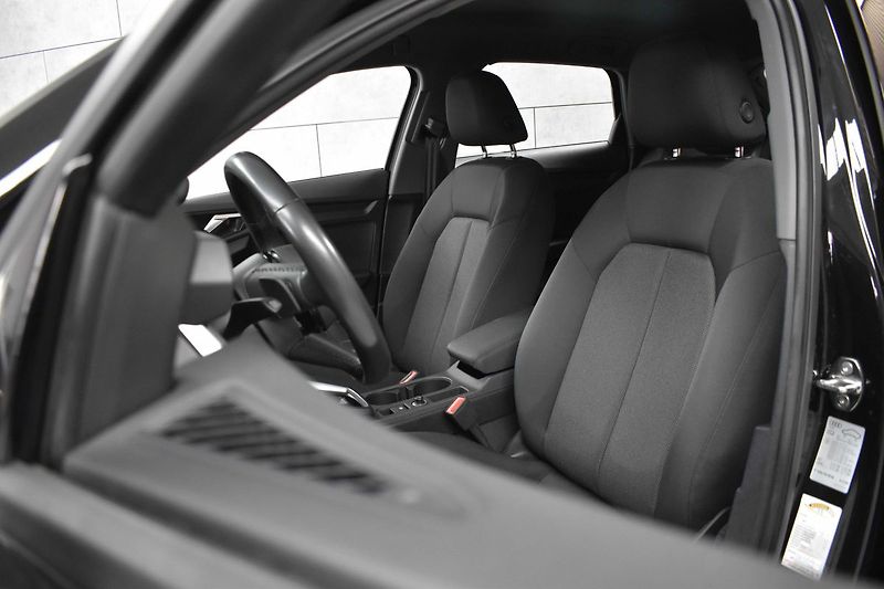 Audi A3 30 TFSi SPORT*AUTOMAT*DPH* - fotka 8 z 31