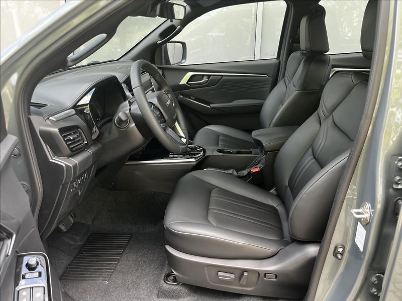 Isuzu D-Max 2,2 Double Cab  8A/T LSE MY26 - fotka 9 z 39