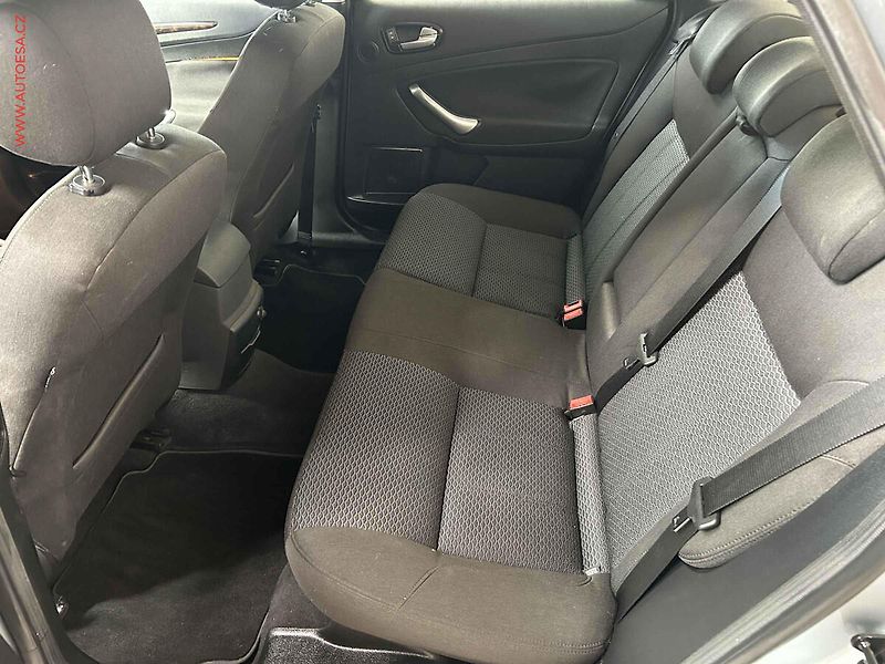 Ford Mondeo (2008) 2.0 16V - fotka 10 z 15