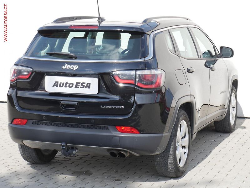 Jeep Compass (2019) 1.4 T, Limited, TZ, kůže - fotka 4 z 20