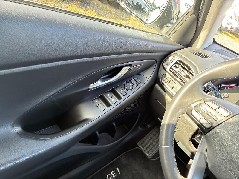 Hyundai i30 (2021) STYLE 1.5T-GDI HYBDID 118kW CZ - fotka 11 z 11