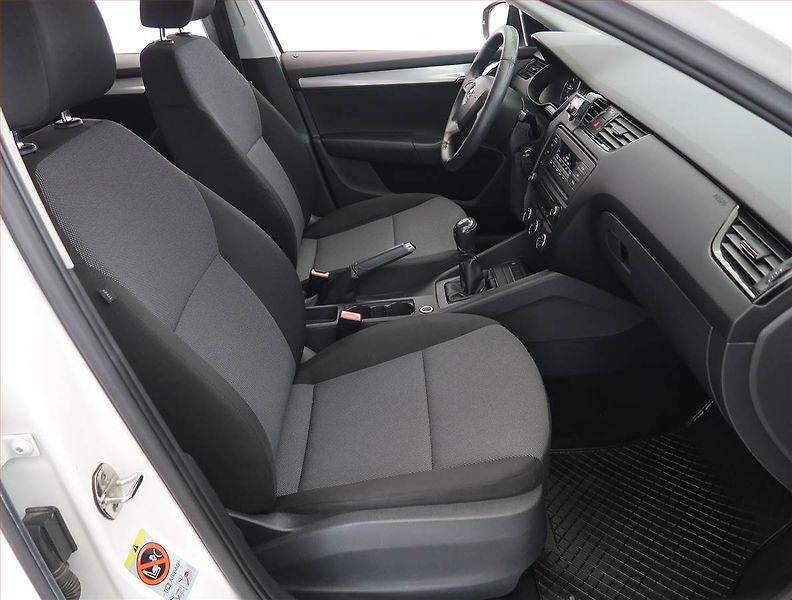Škoda Octavia (2013) 1.6 TDI, Serv.kniha - fotka 9 z 16