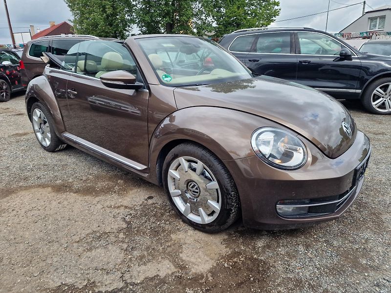 Volkswagen Beetle CABRIO 2,0TDI DESIGN - fotka 3 z 22
