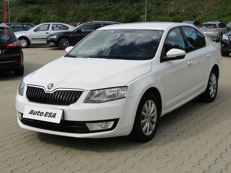 Škoda Octavia (2016) 1.6 TDi, AC, výhřev sed - fotka 3 z 17