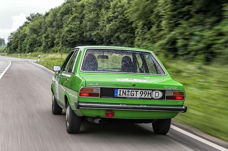 Audi 80 na dobové reklamní fotografii