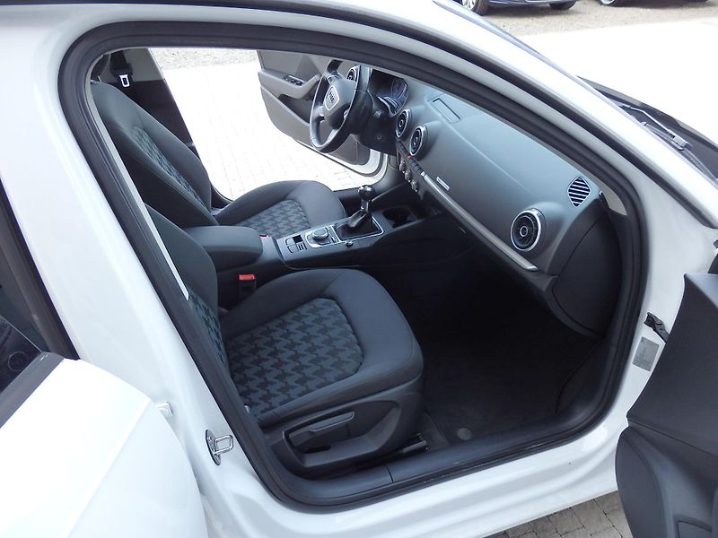 Audi A3 SPORTBACK 1.6 TDI KLIMA - fotka 10 z 17