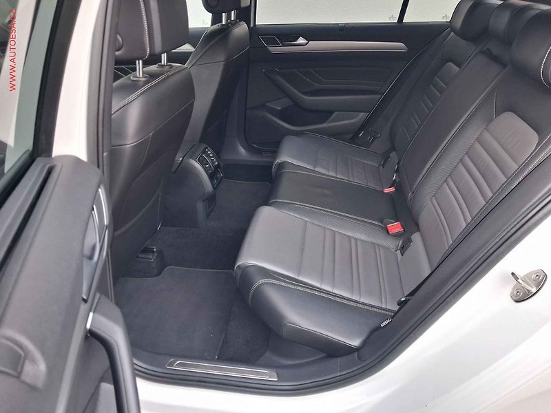 Volkswagen Passat (2020) 2.0TDi, ČR, DSG, LED, kamera - fotka 10 z 19
