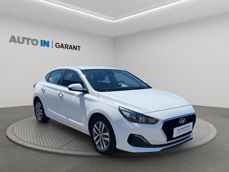 Hyundai i30 (2018) TRIKOLOR COMFORT 1.0 T-GDi 88k - fotka 8 z 22
