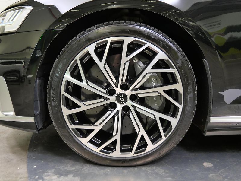 Audi S8 - fotka 10 z 30