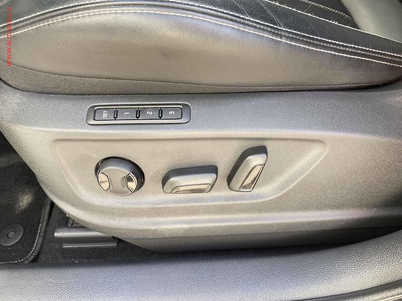 Škoda Karoq (2018) 1.0 TSi, Style, DSG, LED - fotka 14 z 20