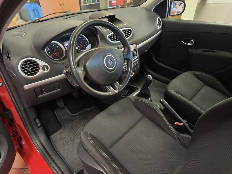 Renault Clio (2012) 1,2 16V 55kW - fotka 14 z 28