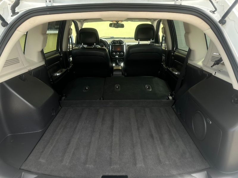 Jeep Compass (2014) 2.2CRDi NAVI/VÝHŘEV/1 MAJ - fotka 16 z 32