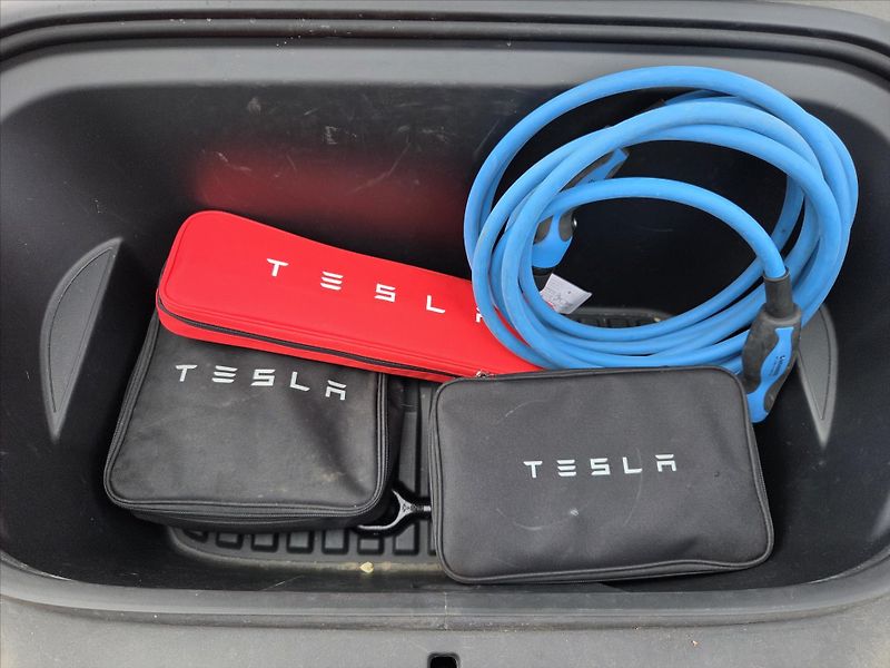 Tesla Model Y 0,0 LR 4x4 FSD Tažné 94% Záruk - fotka 20 z 22