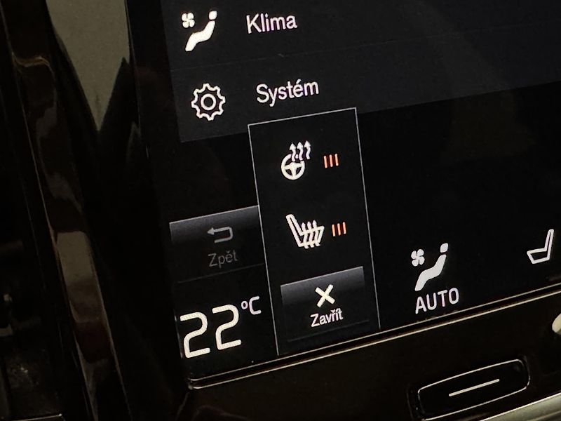 Volvo V90 CC D4 AWD MOMENTUM PRO  - fotka 44 z 47
