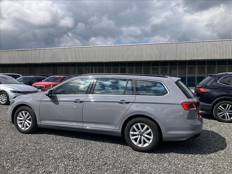 Volkswagen Passat 2,0 PANORAMA,KEYLESS,EL.KUFR - fotka 2 z 29