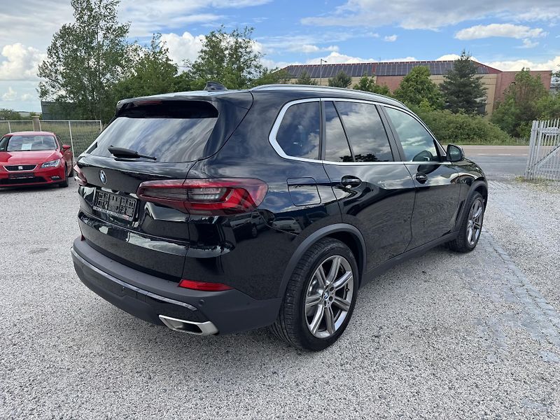 BMW X5 (2022)  xDrive40d 250 KW  - fotka 8 z 21
