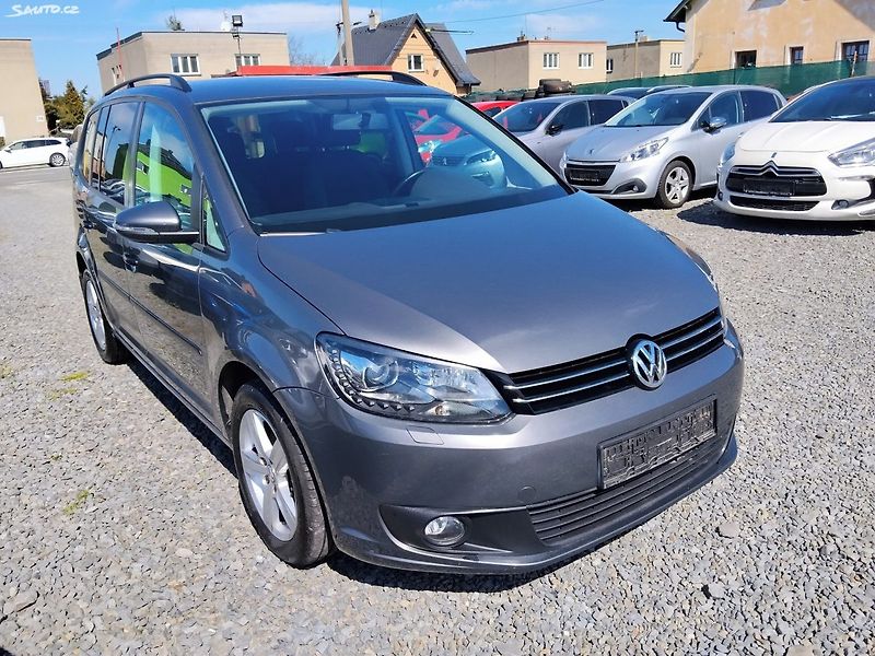 Volkswagen Touran (2011) - fotka 4 z 27