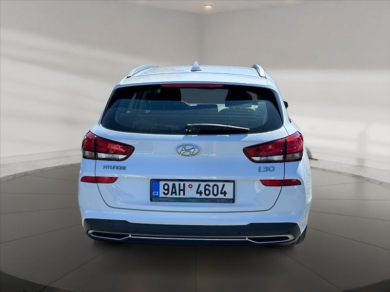 Hyundai i30 1,5 i Family Comfort - fotka 5 z 11
