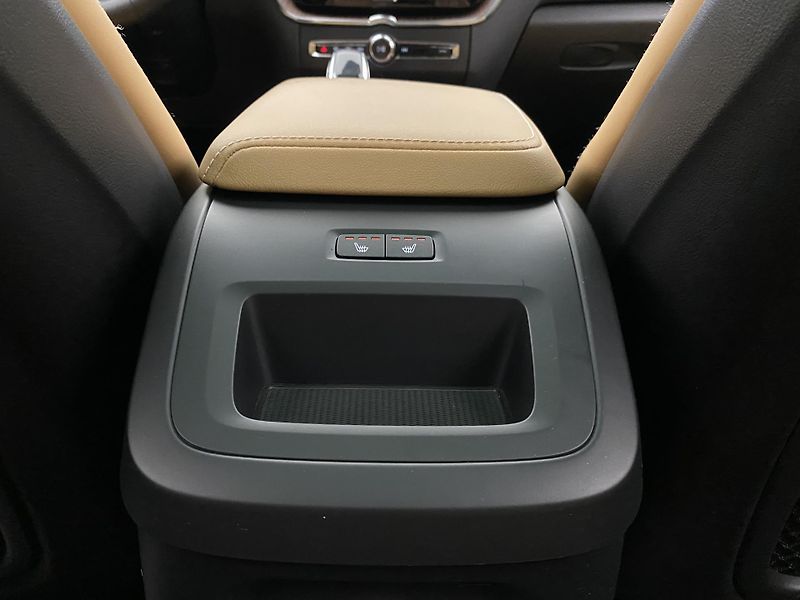 Volvo XC60 T6 AWD RECHARGE DARK ULTIMATE  - fotka 32 z 66