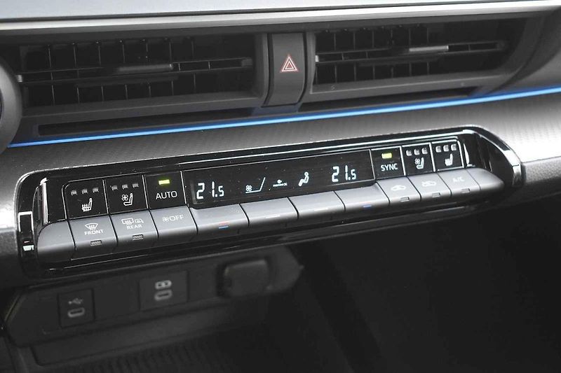 Se žlutým lakem vypadá nová Toyota Prius skoro jako sportovní auto