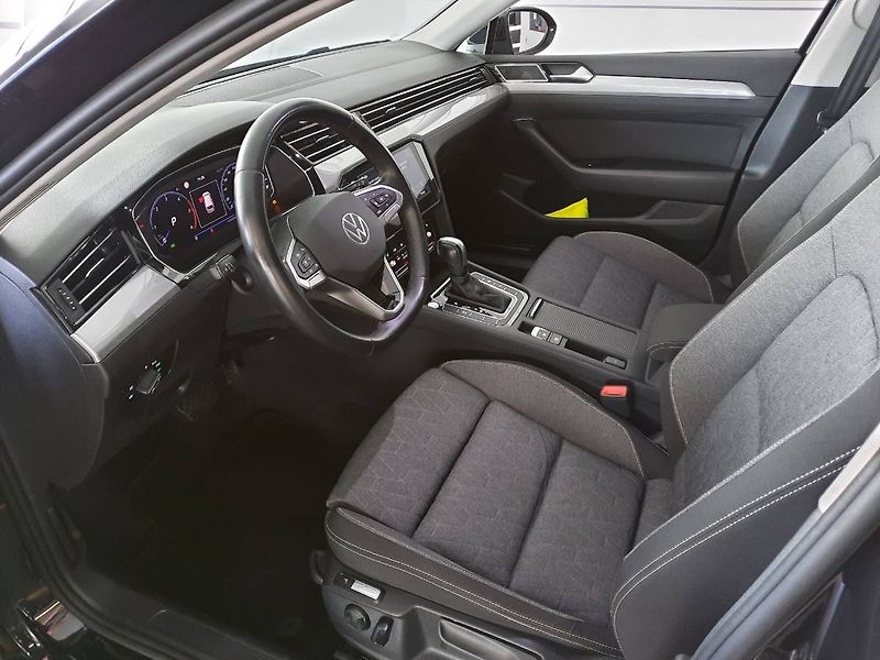Volkswagen Passat Variant (2023) 2.0 TDI (110kW/150k) DSG, Busi - fotka 6 z 26