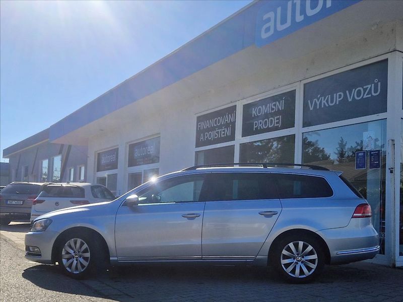 Volkswagen Passat 1,4 TSI DSG AUTOAC SENZOR TAŽN - fotka 2 z 37