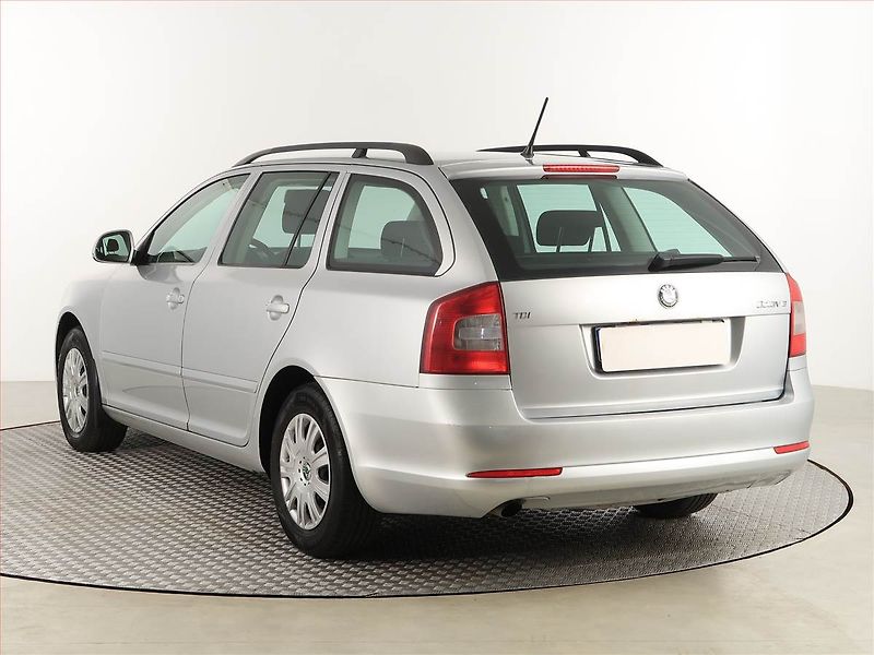 Škoda Octavia (2012) Ambition 1.6 TDI, Serv.kniha - fotka 4 z 15