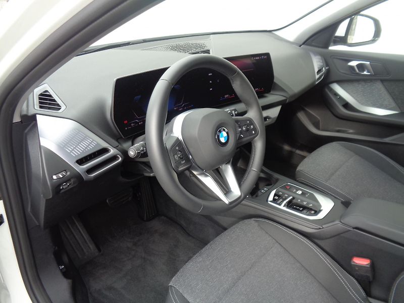 BMW Řada 1 120d - fotka 8 z 14