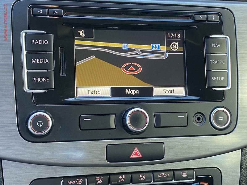 Volkswagen Passat (2011) 2.0TDi, 1.maj, Navi, park - fotka 18 z 21