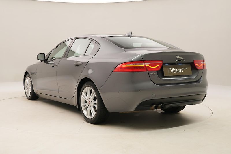 Jaguar XE 2.0D 132kW PURE AUT  - fotka 10 z 40
