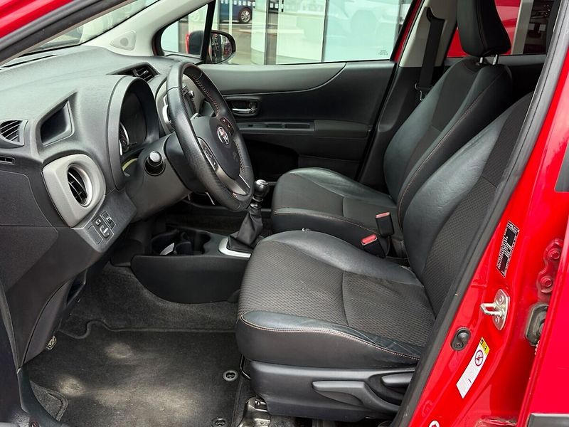 Toyota Yaris 1.3 Style VIP senso smart - fotka 6 z 14