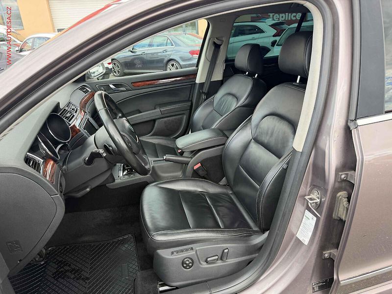 Škoda Superb (2012) 2.0 TDi, Elegance, DSG - fotka 9 z 18