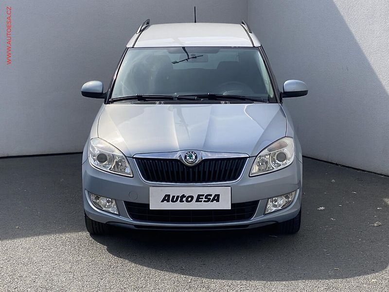 Škoda Roomster (2011) 1.2 TSi, ČR, Ambition, park. - fotka 2 z 14