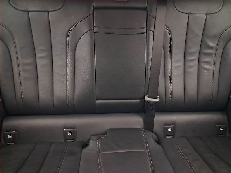 BMW Řada 5 (2018) M Sport 530d xDrive - fotka 10 z 25