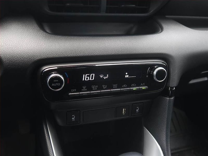 Toyota Yaris (2021) 1.5 VVT-i Hybrid, Automat - fotka 18 z 18
