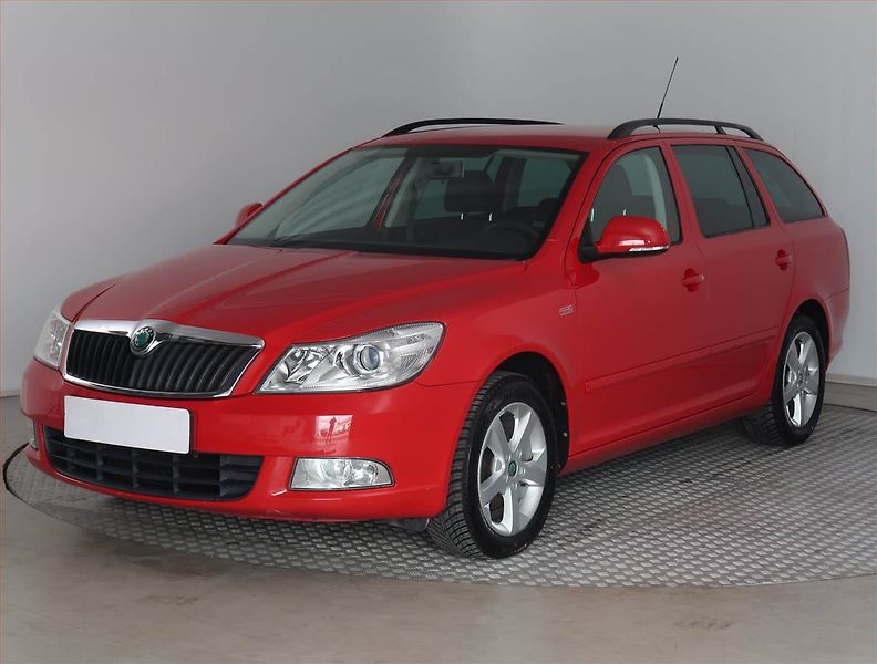 Škoda Octavia (2011) Ambition 1.6 TDI, Tempomat - fotka 2 z 15