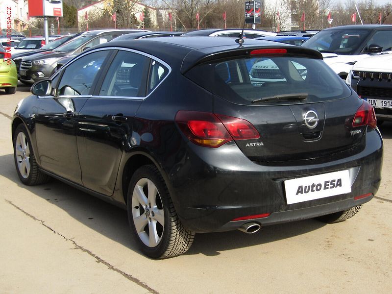 Opel Astra (2013) 1.4T, ČR, Klima - fotka 5 z 16