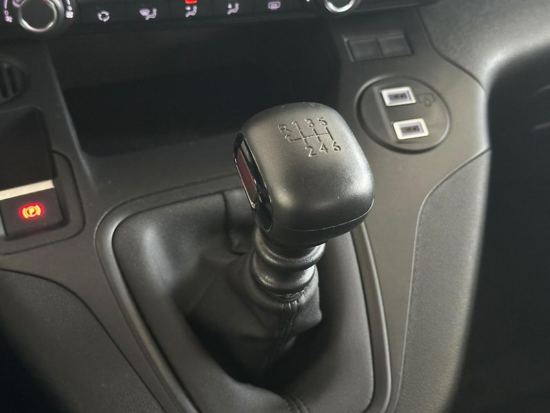 Opel Combo Edition Plus L1H1 1.5CDTI, MT6 - fotka 13 z 17