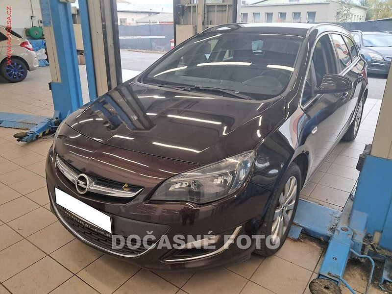 Opel Astra (2015) 2.0 CDTI, 2.maj,ČR, servis - fotka 1 z 3