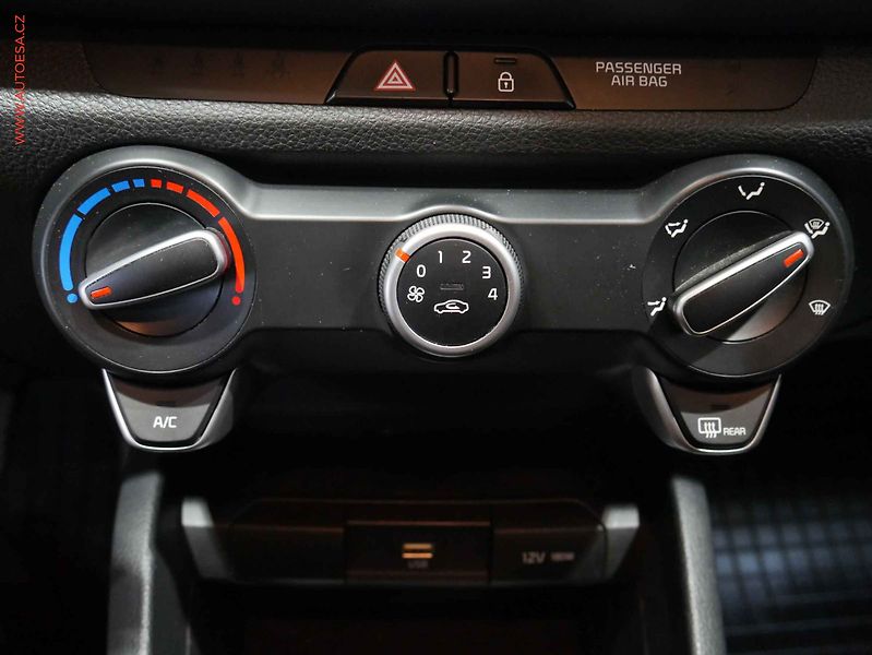 Kia Rio (2022) 1.2 i, 1.maj,ČR, AC, park - fotka 15 z 18